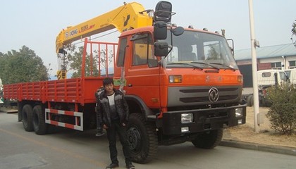 樂東黎族自治縣東風后雙橋隨車吊采購指南與湖北五環(huán)專汽特種設備高清圖解析